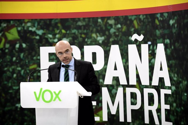 El jefe de la delegación de Vox en el Parlamento Europeo, Jorge Buxadé en rueda de prensa tras la reunión del Comité de Acción Política en la sede Nacional de Vox, en Madrid (España), a 24 de febrero de 2020.