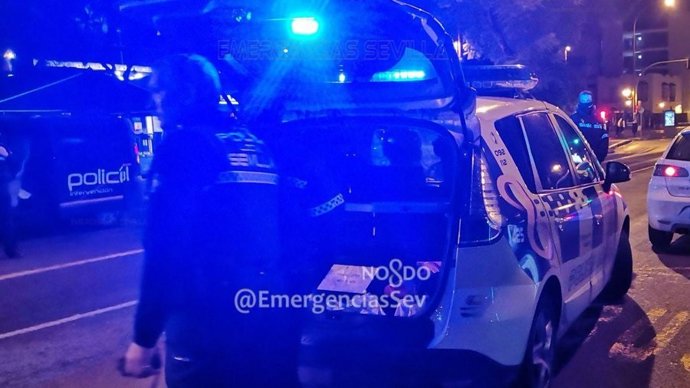 Sevilla.-Sucesos.- Detenido por conducir bebiendo cerveza por Santa Clara, sin p