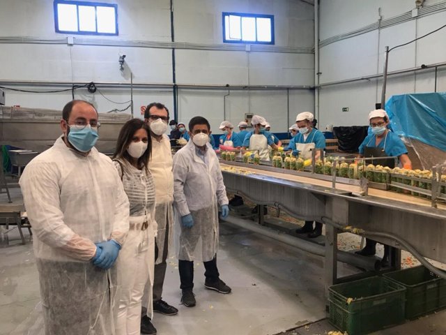 Visita de Francisco Reyes a la fábrica de Congana