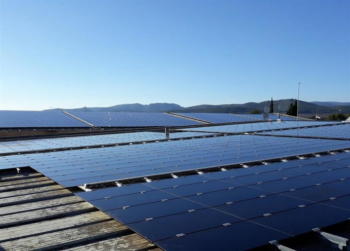 Placas fotovoltaicas de Familia Torres.