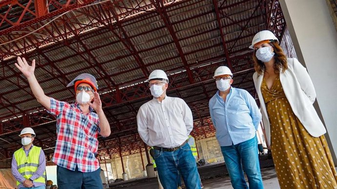 Ribó, Llorens y Gómez en la visita a los tinglados de La Marina