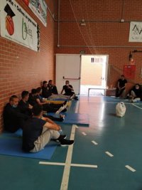 Tres ONG se hacen cargo de los inmigrantes que han dormido en el polideportivo Paquillo Fernández