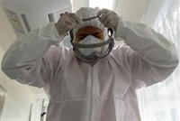 España suma 50 muertos con COVID-19, pero Sanidad rebaja en casi 2.000 la cifra total