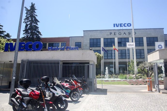 Sede de la empresa Iveco en Madrid, donde trabajaba la mujer que se quitó la vida después de la difusión entre los empleados de un vídeo suyo de carácter sexual.