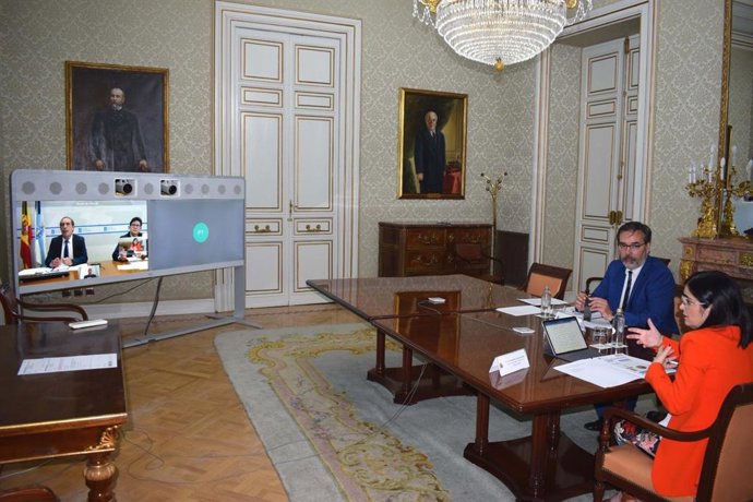 Reunión da ministra de Política Territorial, Carolina Darias, co conselleiro de Facenda, Valeriano Martínez