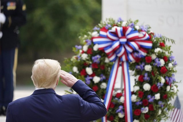 El presidente de Estados Unidos, Donald Trump, en el Cementerio Nacional de Arlington