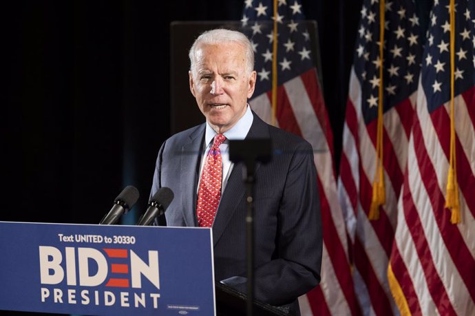 EEUU.- Biden reaparece con mascarilla tras meses enclaustrado para ofrecer una c