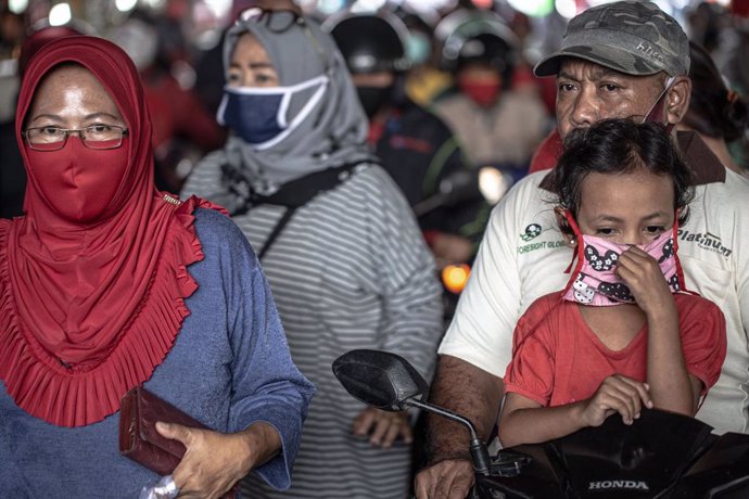Coronavirus.- Indonesia desplegará 340.000 policías y militares para controlar q