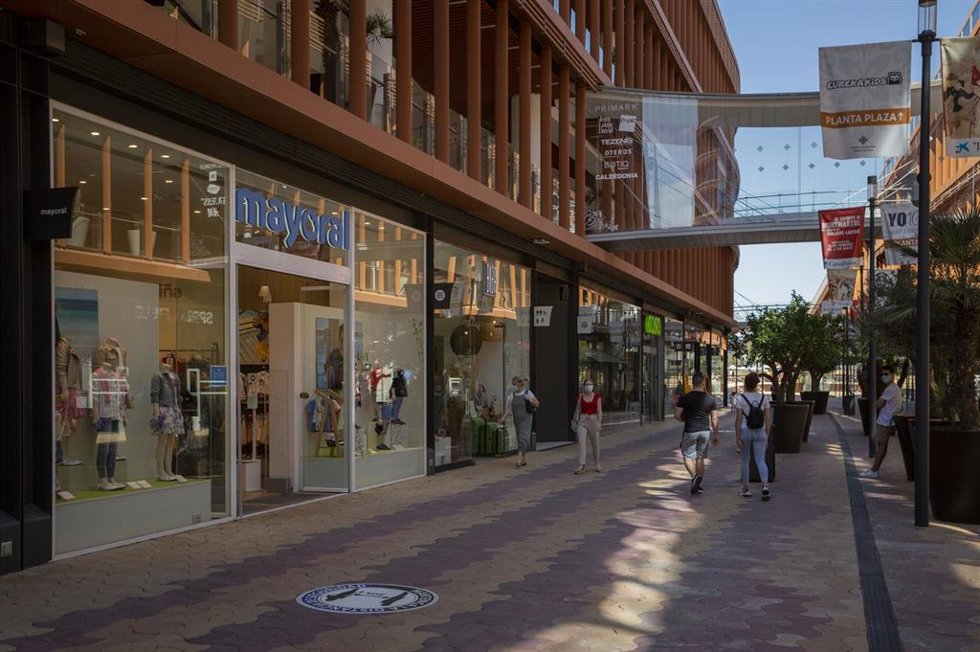 El centro comercial Torre Sevilla durante el primer día de apertura de los Centros Comerciales al inicio de la Fase 2 del plan de desecalada. En Sevilla, (Andalucía, España), a 25 de mayo de 2020.