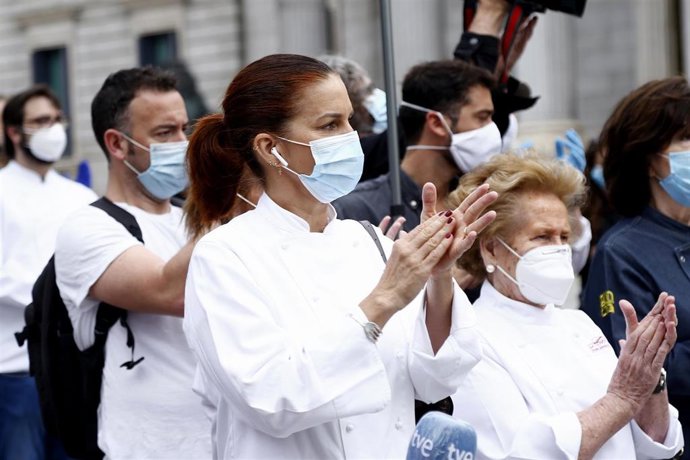Protesta de los Chefs a las puertas del Congreso de los Diputados