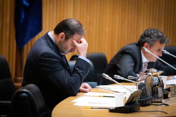 El ministro de Transportes, Movilidad y Agenda Urbana, José Luis Ábalos, durante una comparecencia en el Congreso