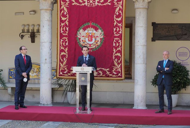 De izqueirda a derecha: Javier Martín, Conrado Íscar y Víctor Caramanzana presentan la nueva plataforma.