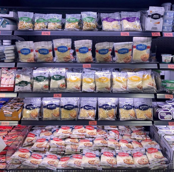 Lineal de formatges ratllats en Mercadona