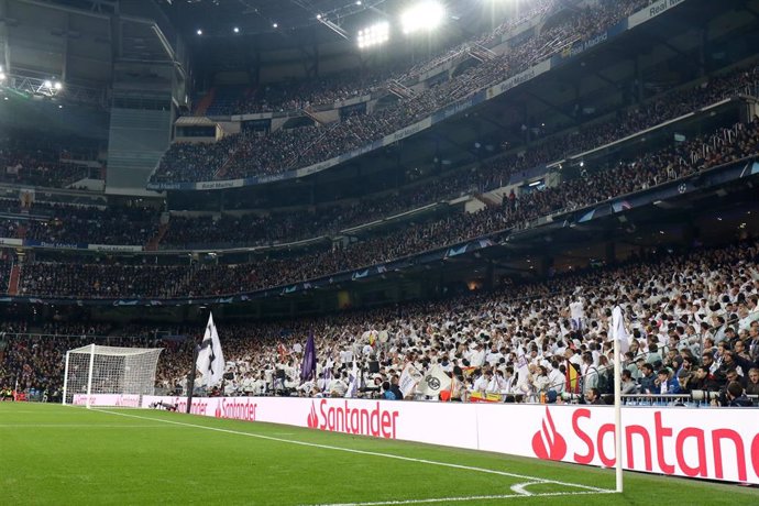 Gradas llenas del Santiago Bernabéu