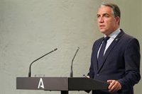 Bendodo pide a PSOE-A y Adelante que recuperen la “cordura” y vuelvan a comisión que no va de “ideologías"