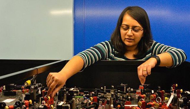  Amruta Gadge en trabajos de laboratorio