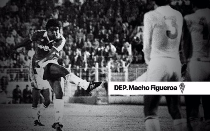 El delantero hondureño Roberto 'Macho' Figueroa con el Real Murcia