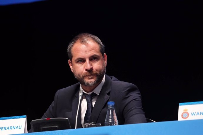 Fútbol.- scar Perarnau, destituido como secretario técnico del RCD Espanyol