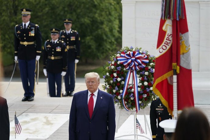 Coronavirus.- Trump insiste en que puede "anular" a los gobernadores si no reabr