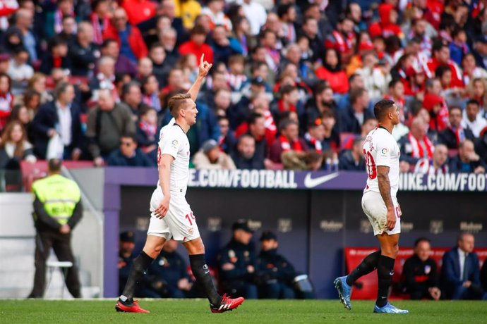 Luuk de Jong celebra un gol del Sevilla en el Wanda Metropolitano