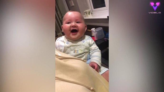 Este bebé se ríe a carcajadas cuando su madre cuenta números