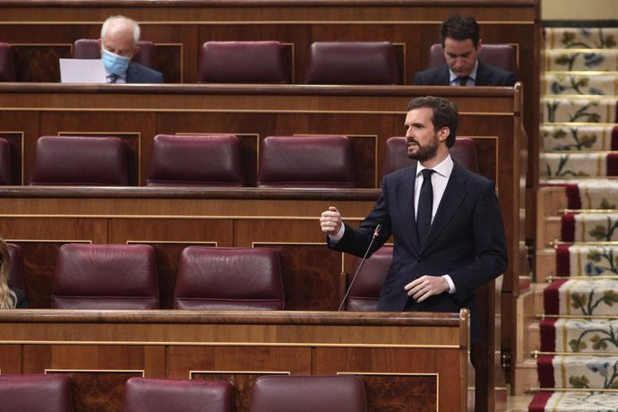 El líder del PP, Pablo Casado, durante su intervención en el pleno de sesión de control al Gobierno 
