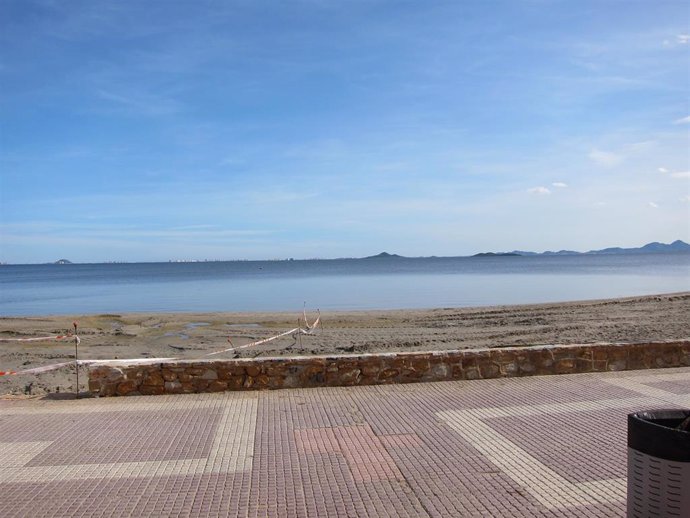 Imagen del Mar Menor, Los Alcázares, meds y medio después de la DANA