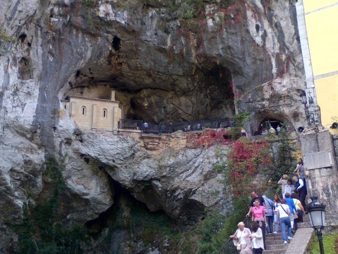 El Santuario de Covadonga se une al Rosario con el Papa este sábado