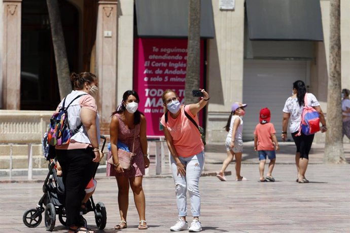 Ambiente en Málaga con personas con mascarillas que aún se encuentra en Fase 1 a las espera de pasar a la fase 2 la próxima semana. Málaga a 25 de mayo del 2020