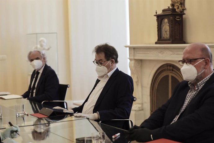 El presidente del CEIM, Miguel Garrido; el secretario general de Madrid de CCOO, Jaime Cedrún; y el secretario general de Madrid de UGT, Luis Miguel López Reillo. Archivo