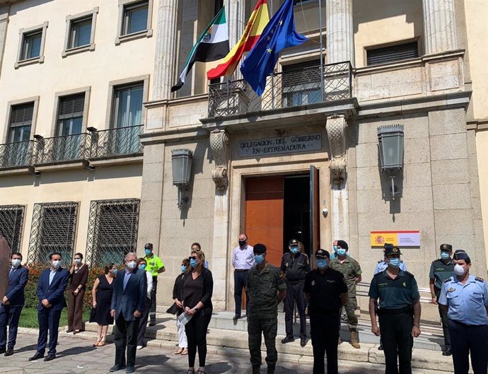 Minuto de silencio en la Delegación del Gobierno en Badajoz