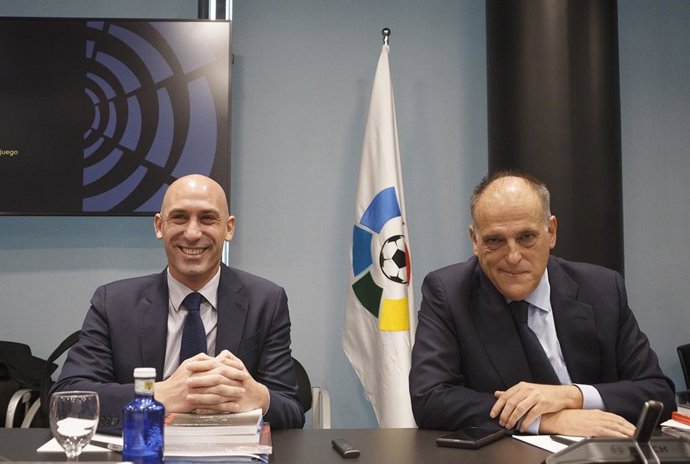 Luis Rubiales i Javier Tebas abans d'una Assemblea Gerneral Extraordinria de LaLiga