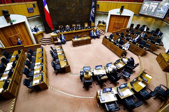 Chile.- El Senado de Chile aprueba limitar la reelección de parlamentarios pero 