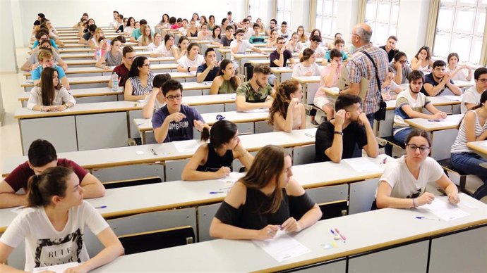 Alumnos se enfrentan a las pruebas de acceso a la universidad 