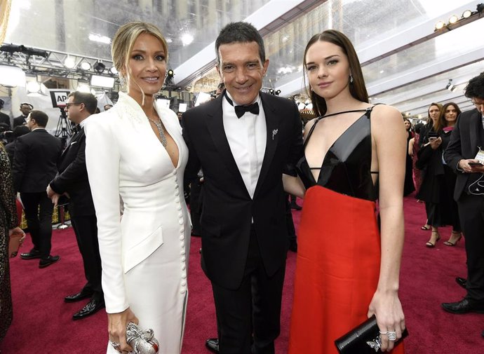 Nicole Kimpel, Antonio Banderas and Stella Banderas attend the 92nd Annual Academy Awards