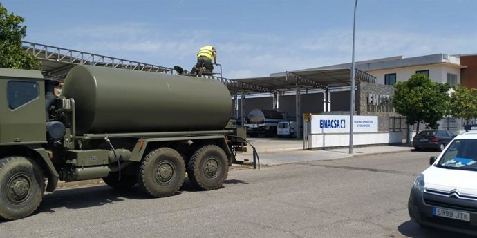 Camión cisterna del Ejército.