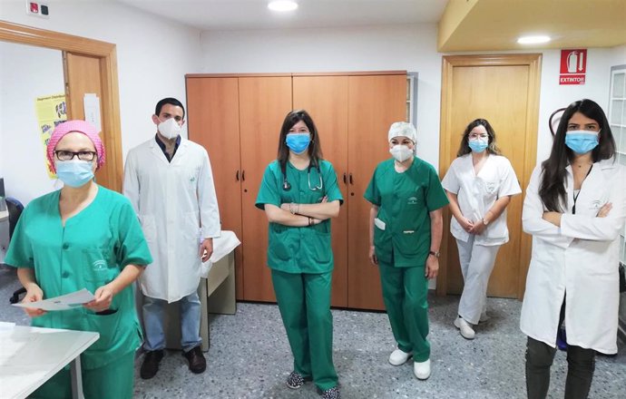 En la imagen, algunos de los profesionales que componen el Servicio de Aparato Digestivo del Hospital Infanta Elena.