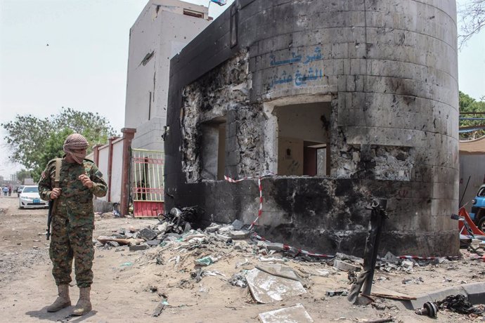 Yemen.- Mueren siete militares en un ataque con un misil balístico contra un cam