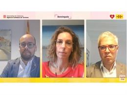 En el centro, la consellera de Empresa y Conocimiento de la Generalitat, ngels Chacón