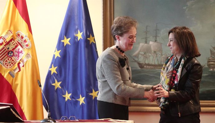 La secretaria de Estado y directora del Centro Nacional de Inteligencia (CNI), Paz Esteban junto a la ministra de Defensa, Margarita Robles