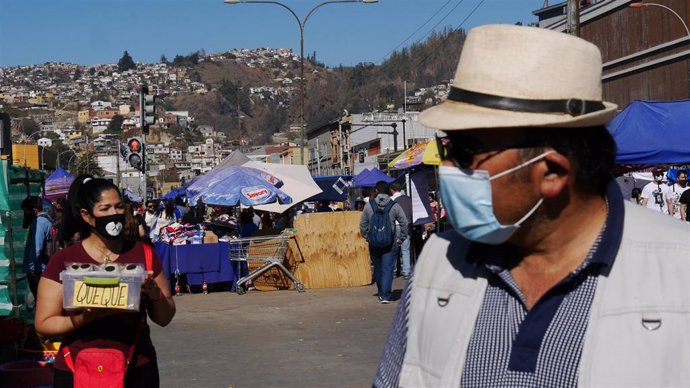 Vista de una calle de la ciudad chilena de Valparaíso durante la pandemia de coronavirus