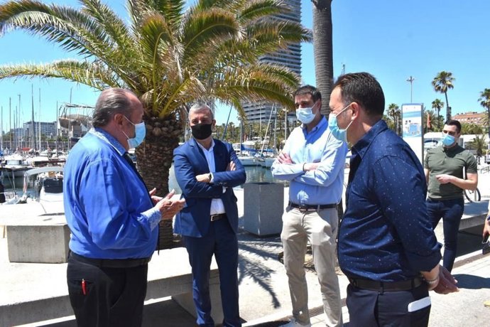 El primer teniente de alcalde se reúne con el Gremio de Restauración de Barcelona y restauradores del Port Olímpic