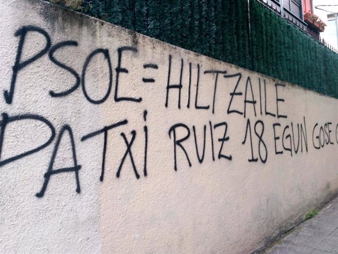 Pintadas en Getxo (Bizkaia) en las que se llema al PSOE "asesino"