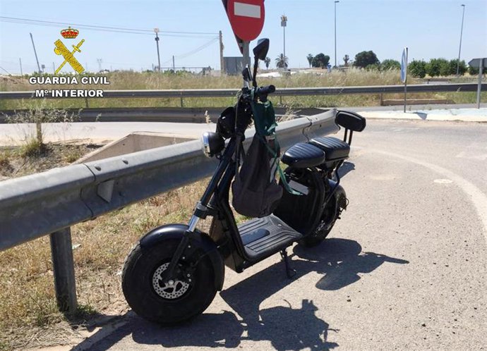 Imagen del patinete eléctricto intervenido por la Guardia Civil