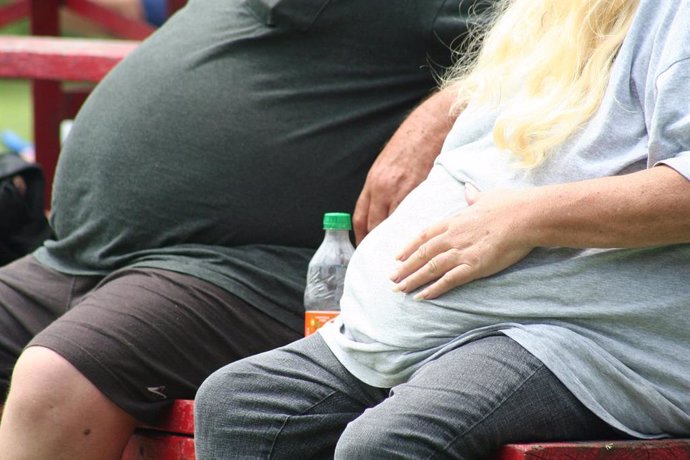 Dos personas con obesidad