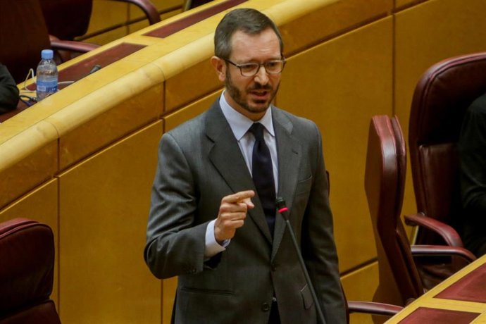 El portavoz del PP en el Senado, Javier Maroto, durante la Sesión de Control al Gobierno en el Senado a la que acude por primera vez el presidente del Gobierno, Pedro Sánchez, tras la declaración del estado de alarma en el país con motivo del coronaviru