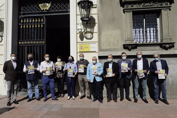 Representantes de Hostelería de Madrid se concentran en la Delegación del Gobierno 