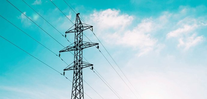La electricidad para pymes y autónomos es un 36% más cara que en el resto de Europa según Pimec.