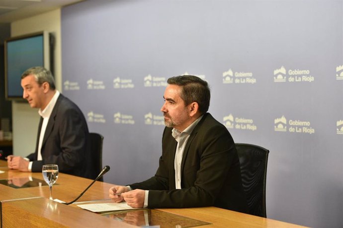 El director gerente de la Fundación Rioja Salud, Ricardo Velasco, y por el portavoz del Gobierno, Chus del Río, presentan herramienta COVID-19