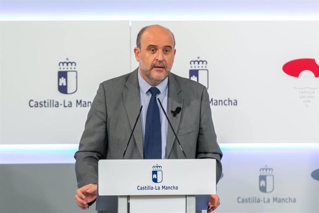 Rueda de prensa del vicepresidente de Castilla-La Mancha, José Luis Martínez Guijarro,